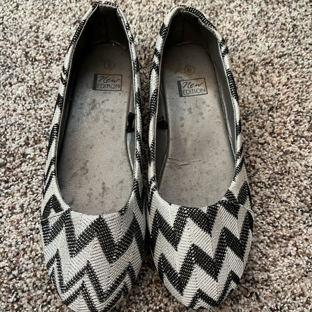 Women’s size 6 sparkly ballet flats